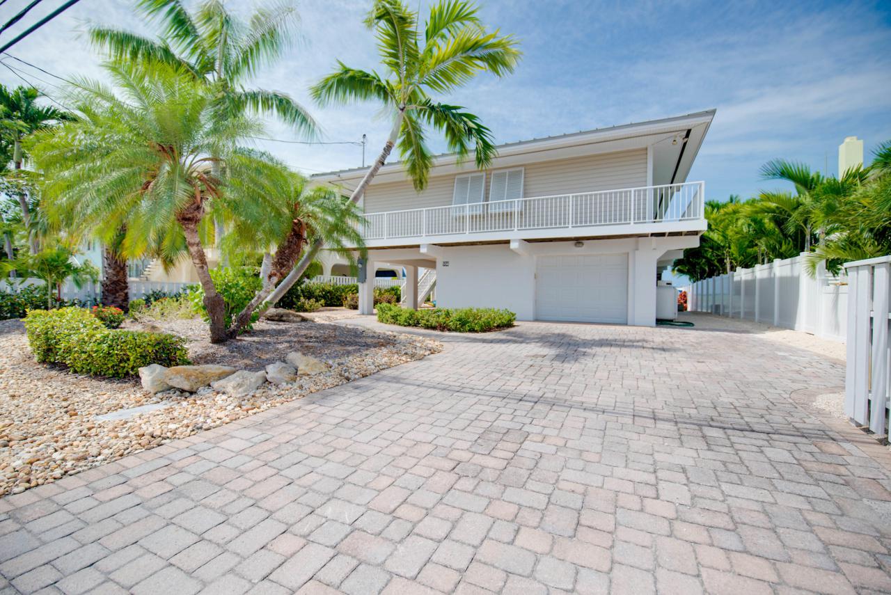 556 Caribbean Drive - Photo 1