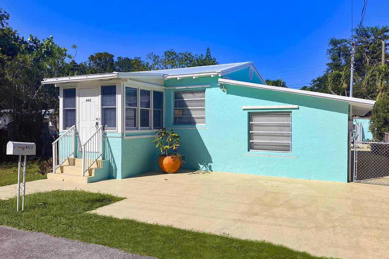 462 Sunset Drive - Photo 1