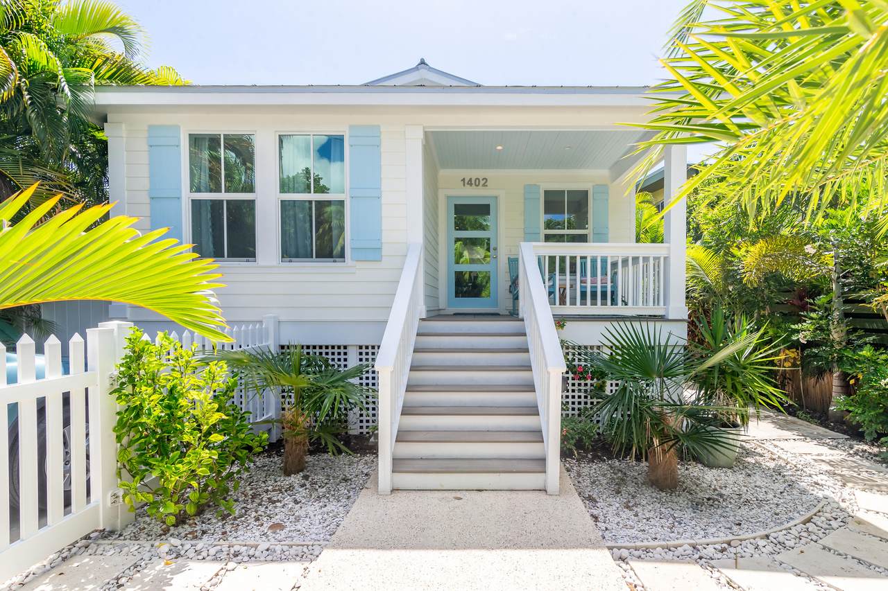 1402 Johnson Street - Photo 1