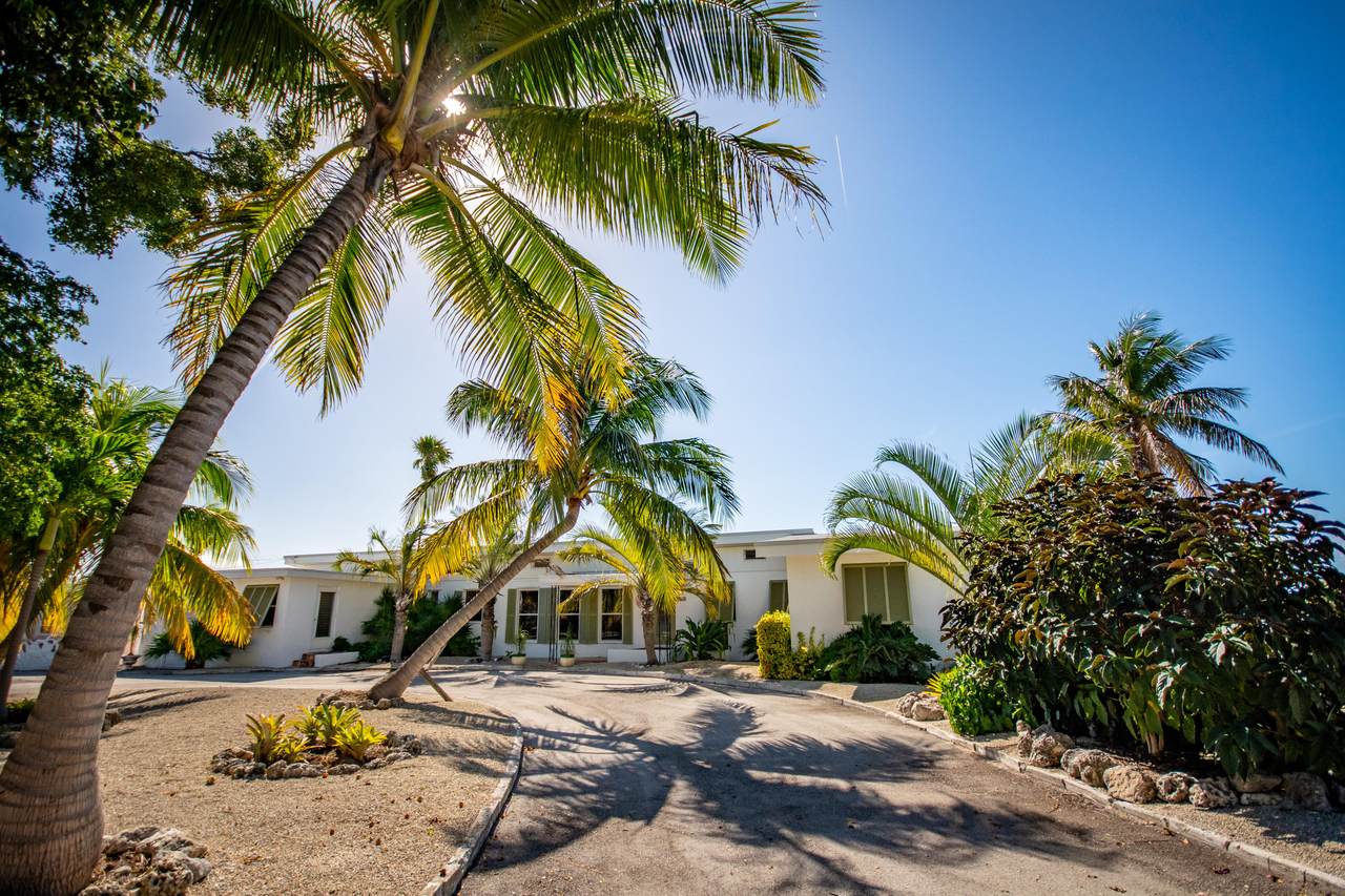 7549 Gulfstream Boulevard - Photo 1