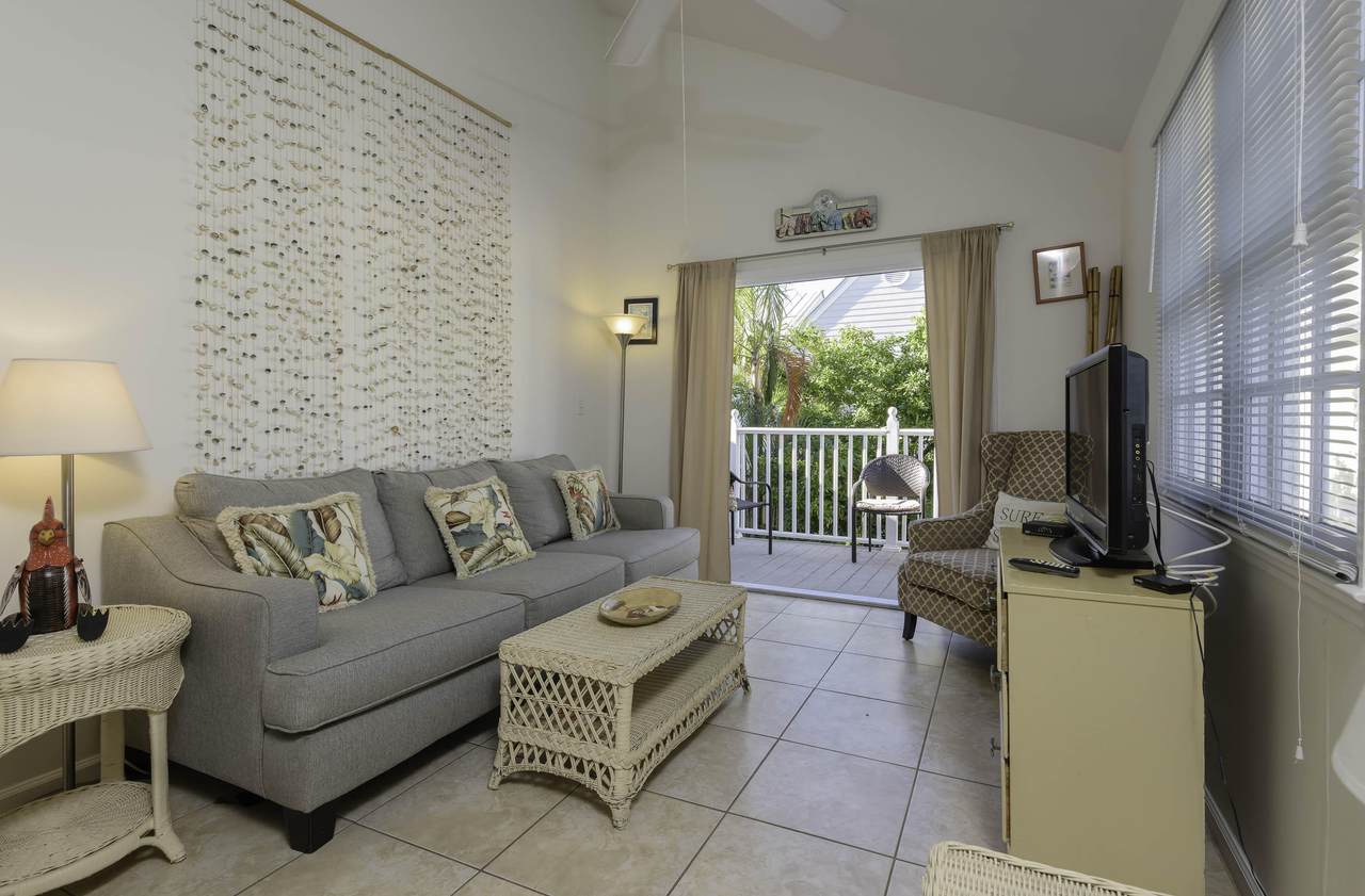 620 Thomas Street - Photo 1