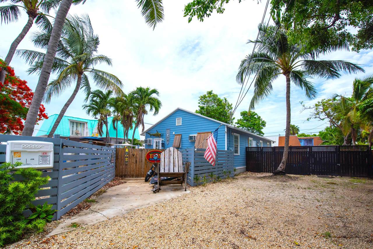 3230 Duck Avenue - Photo 1