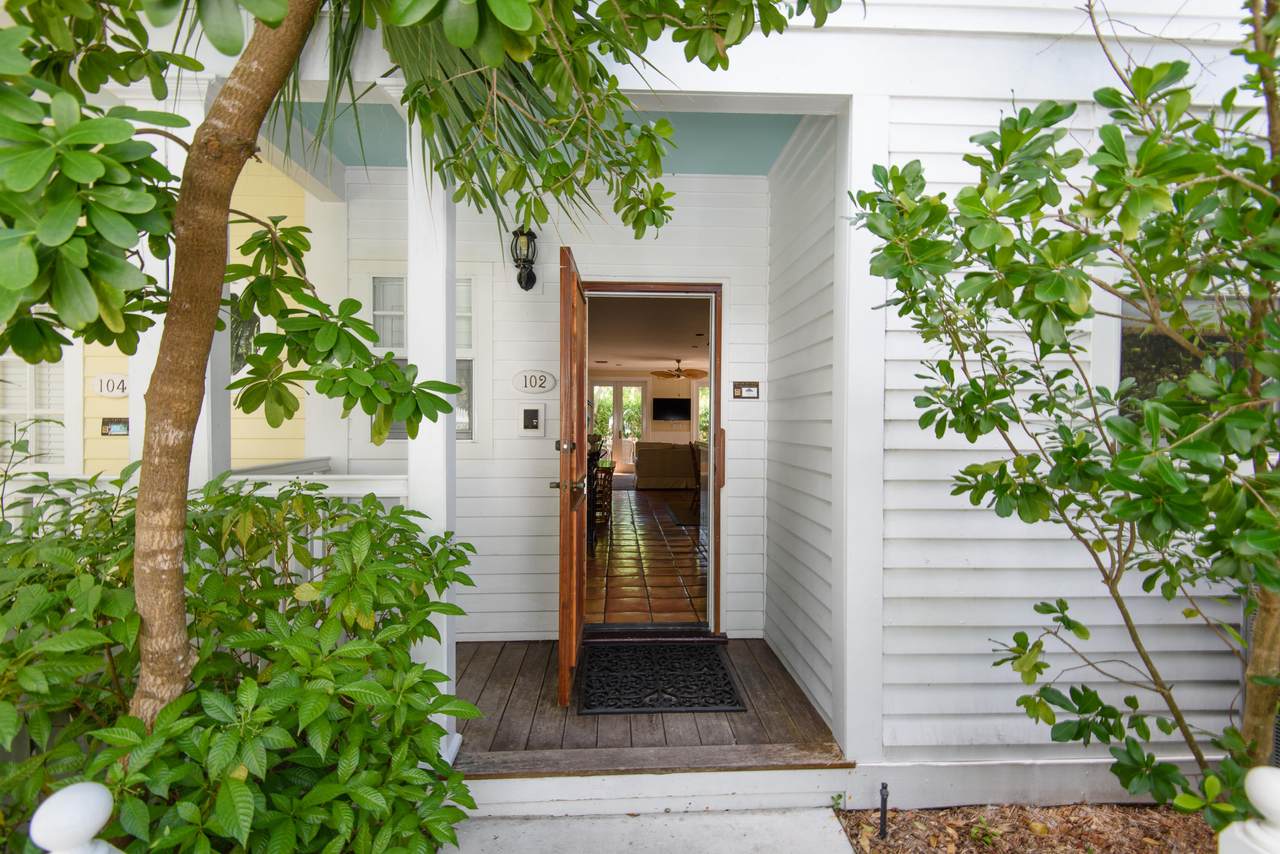 102 Admirals Lane - Photo 1