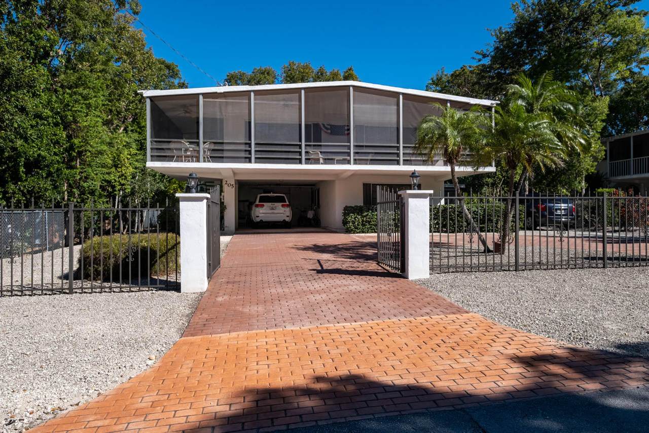 205 Sunset Boulevard - Photo 1