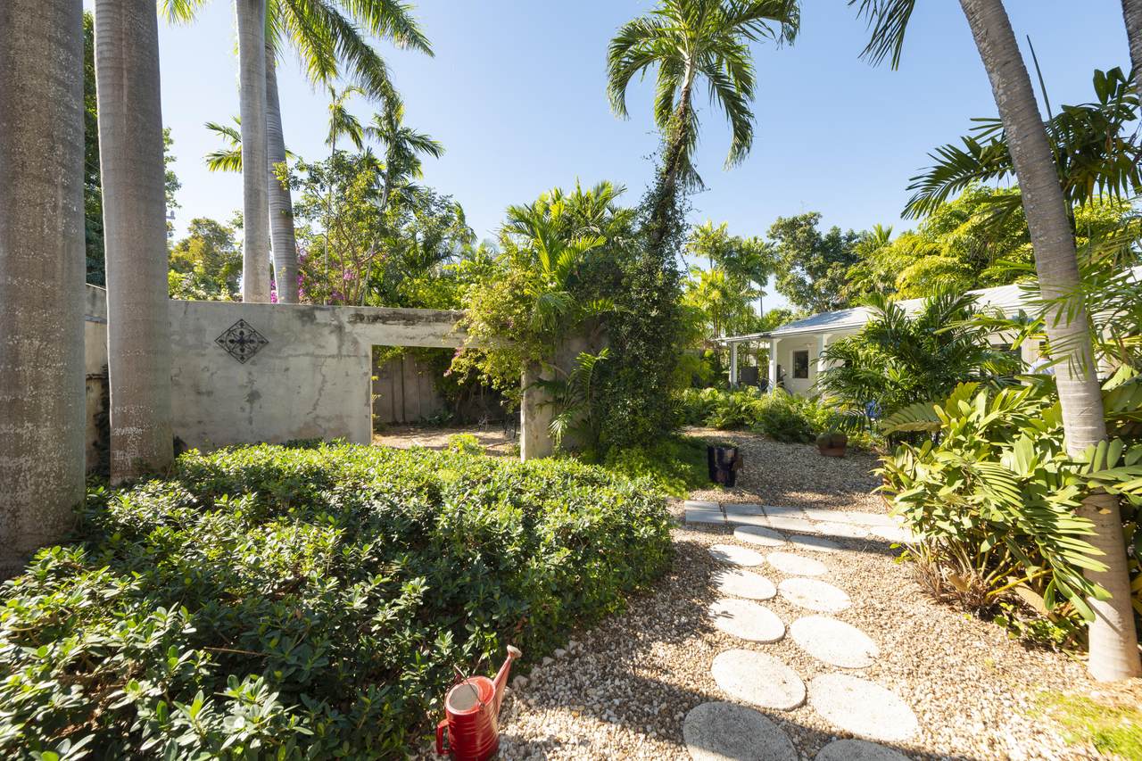 1309 Catherine Street - Photo 1