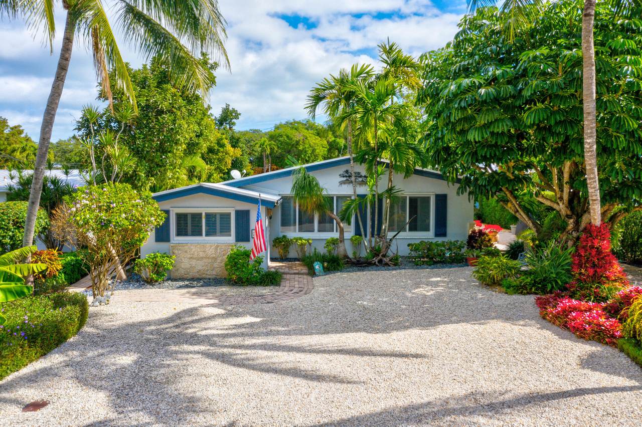 942 Shaw Drive - Photo 1