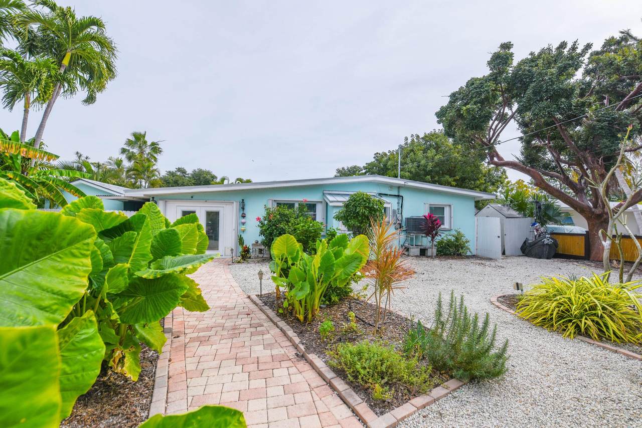 471 Pine Lane - Photo 1