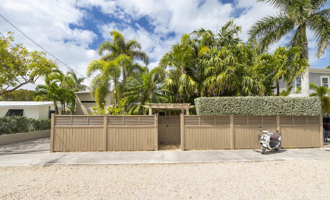 1619 Rose Street - Photo 1