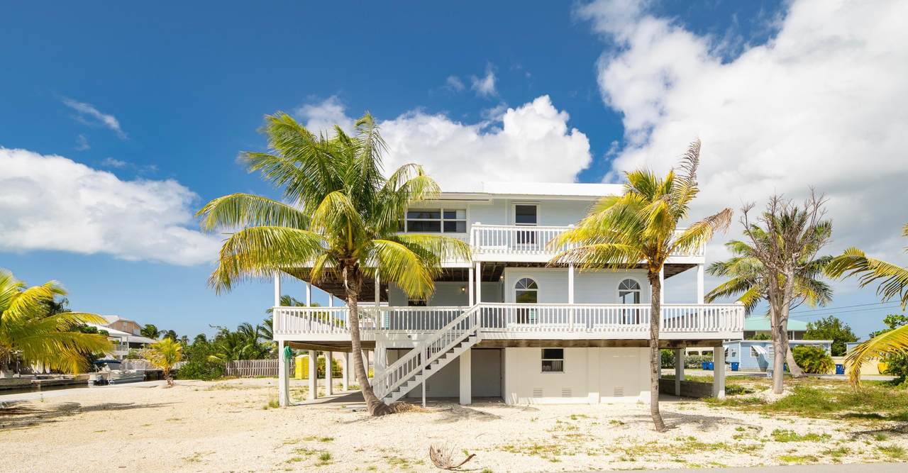 430 Barry Avenue - Photo 1