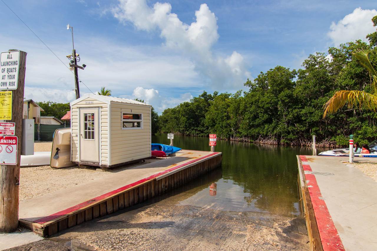 325 Calusa Street - Photo 1
