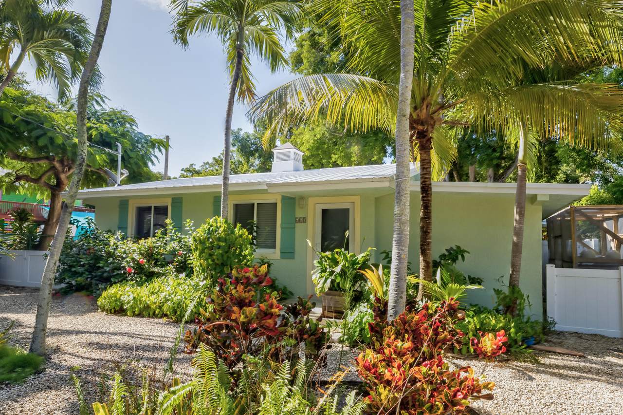 660 Dolphin Avenue - Photo 1