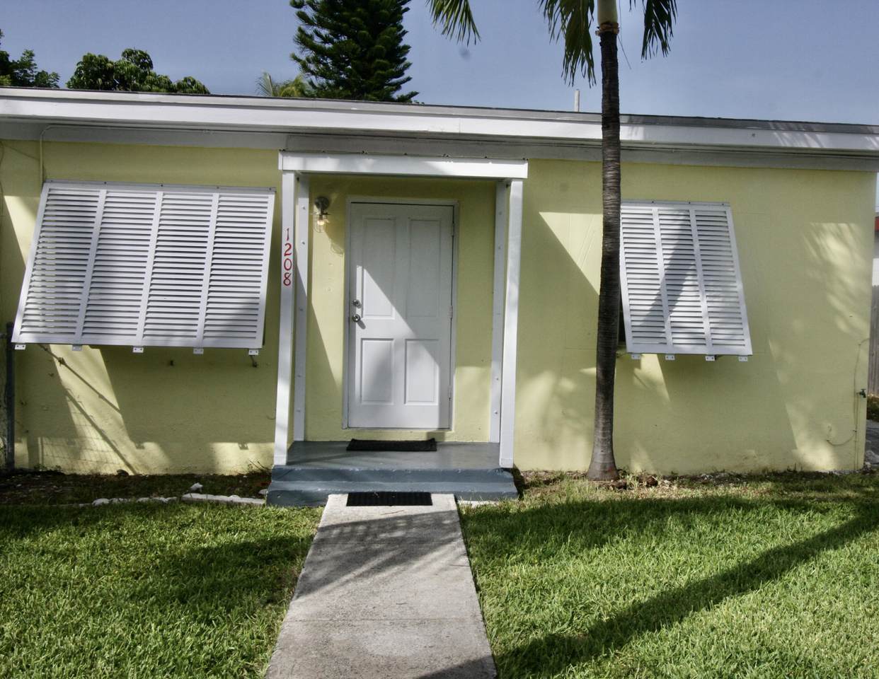1208 Bay Street - Photo 1