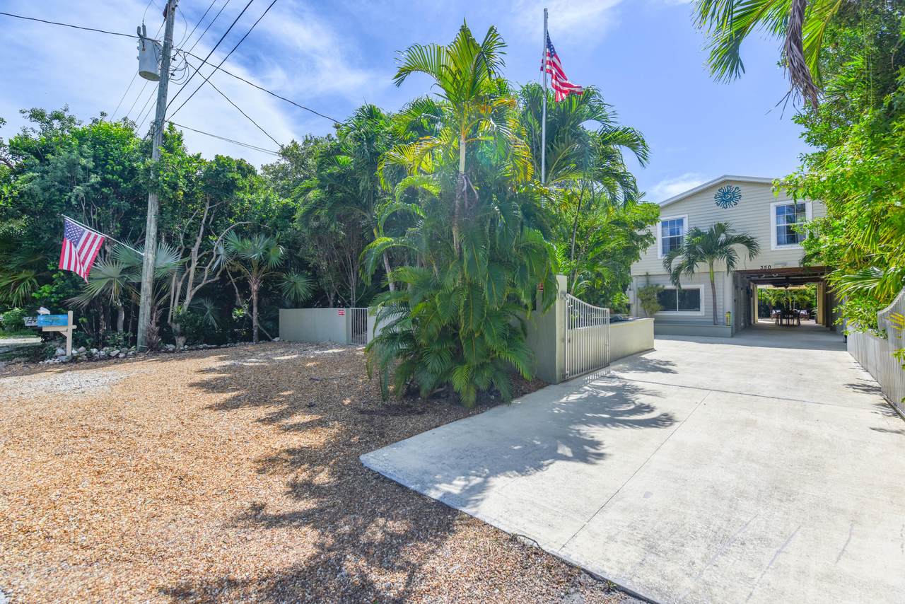 350 Cocoanut Avenue - Photo 1