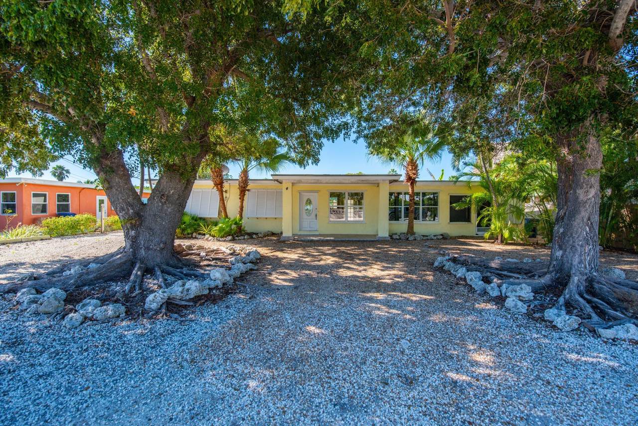 4 Bay Drive - Photo 1