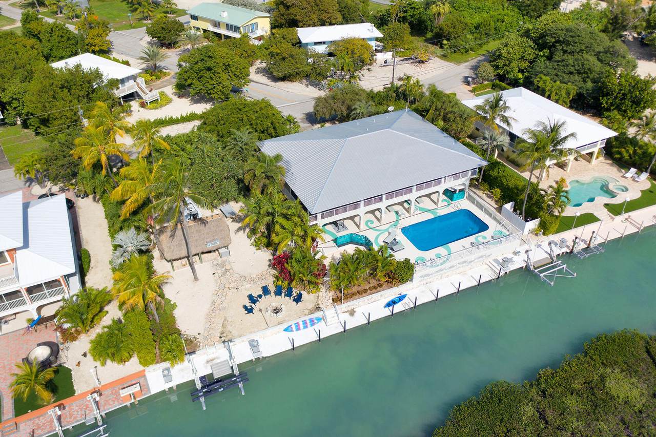 215 Seaview Drive - Photo 1