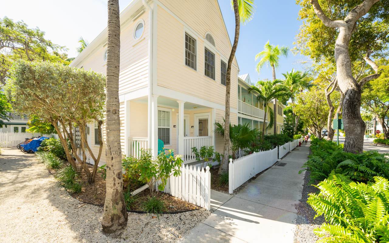 202 Southard Street - Photo 1