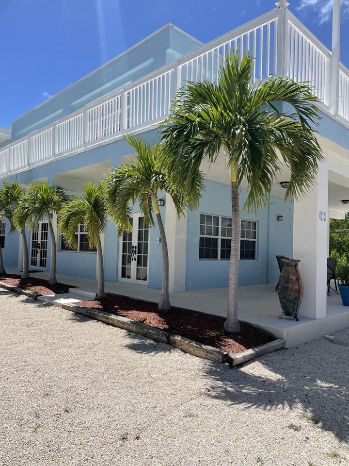 212 Banyan Lane - Photo 1