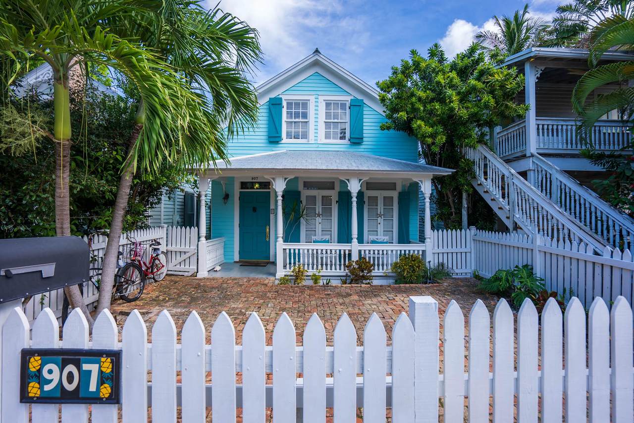 907 Elizabeth Street - Photo 1