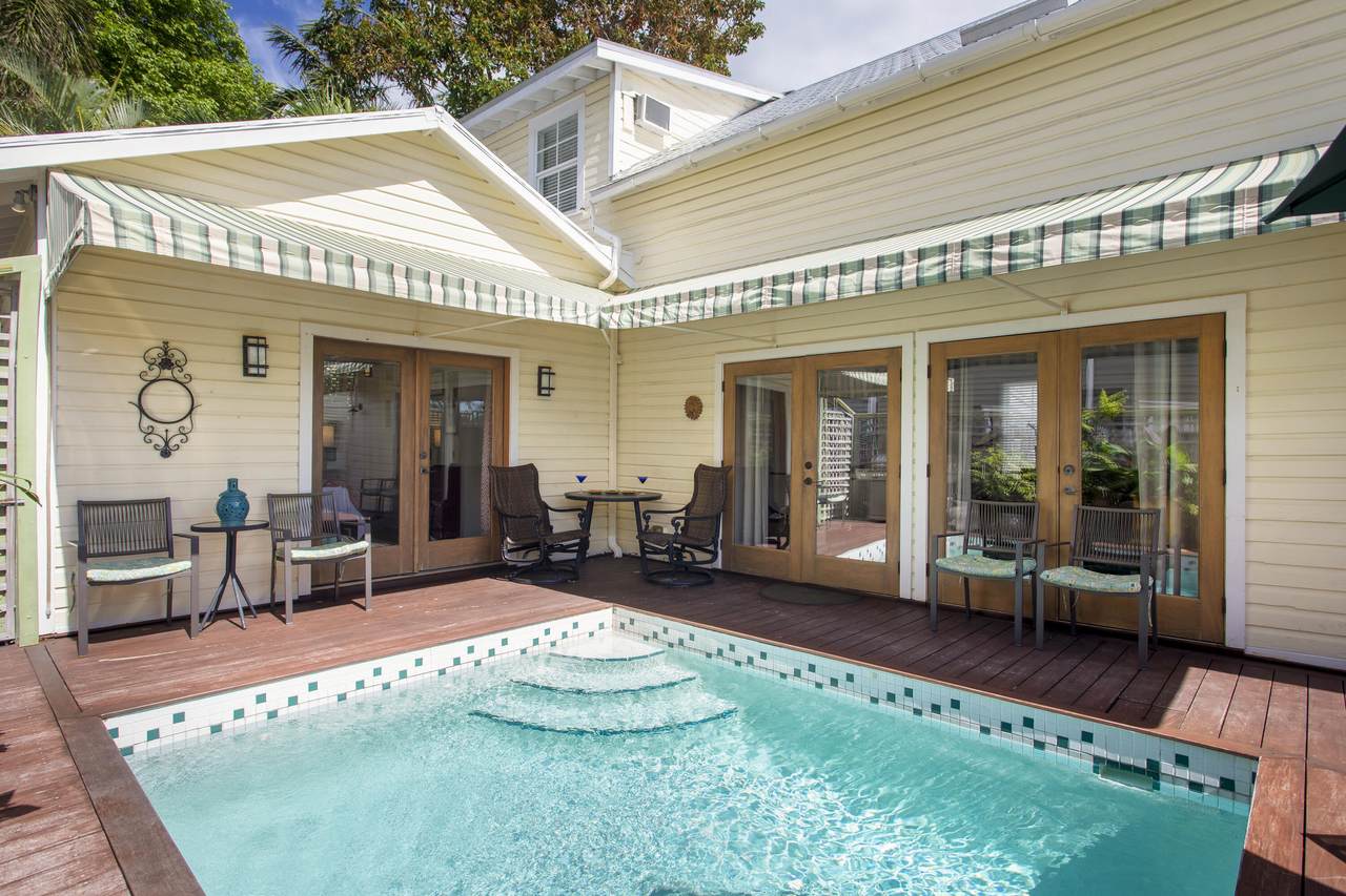 1021 Angela Street - Photo 1