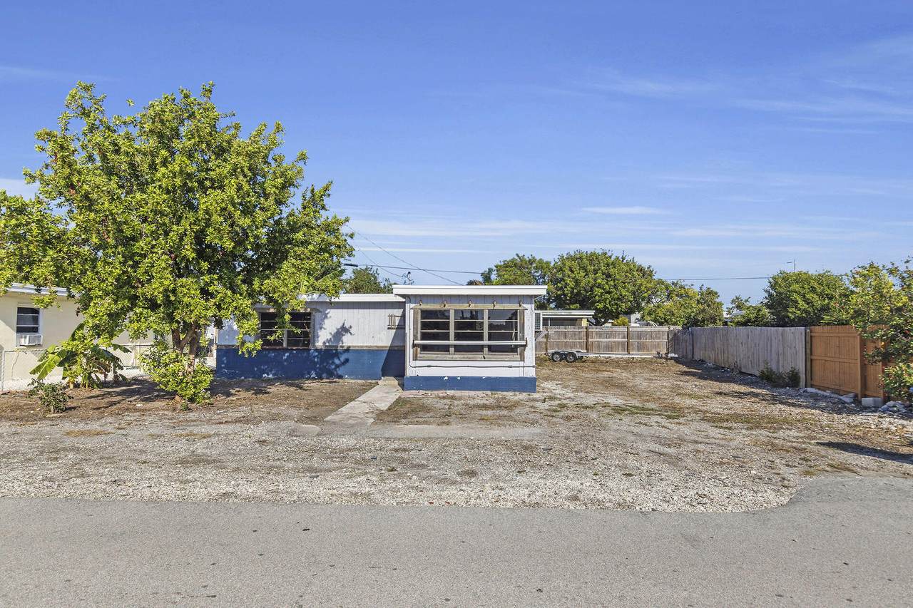 10720 1st Avenue - Photo 1