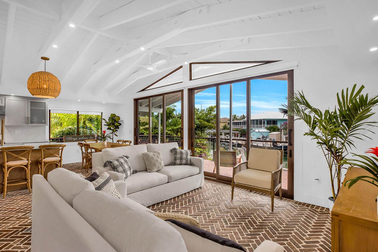 106 Harbor Drive - Photo 1