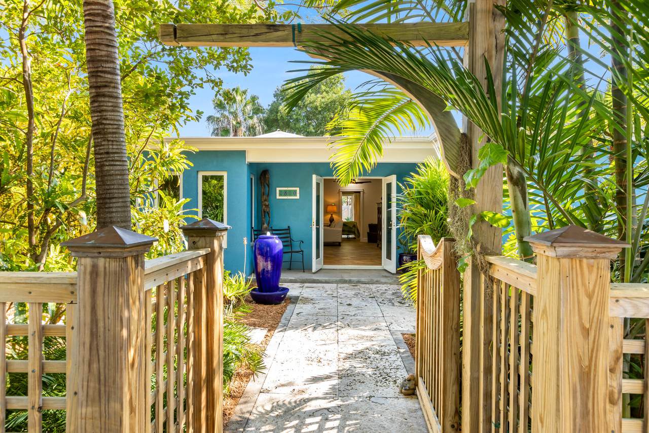 1810 Harris Avenue - Photo 1