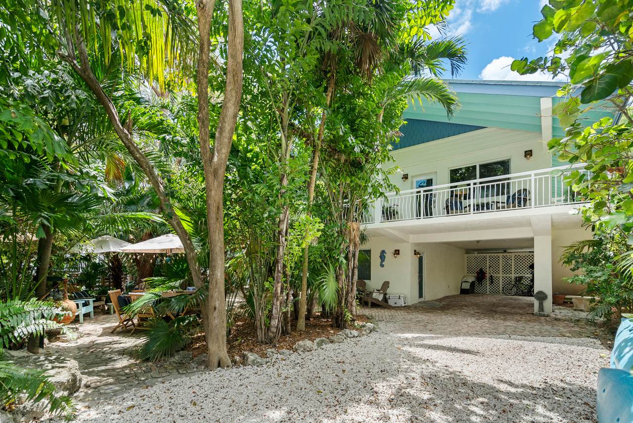 142 Fontaine Drive - Photo 1
