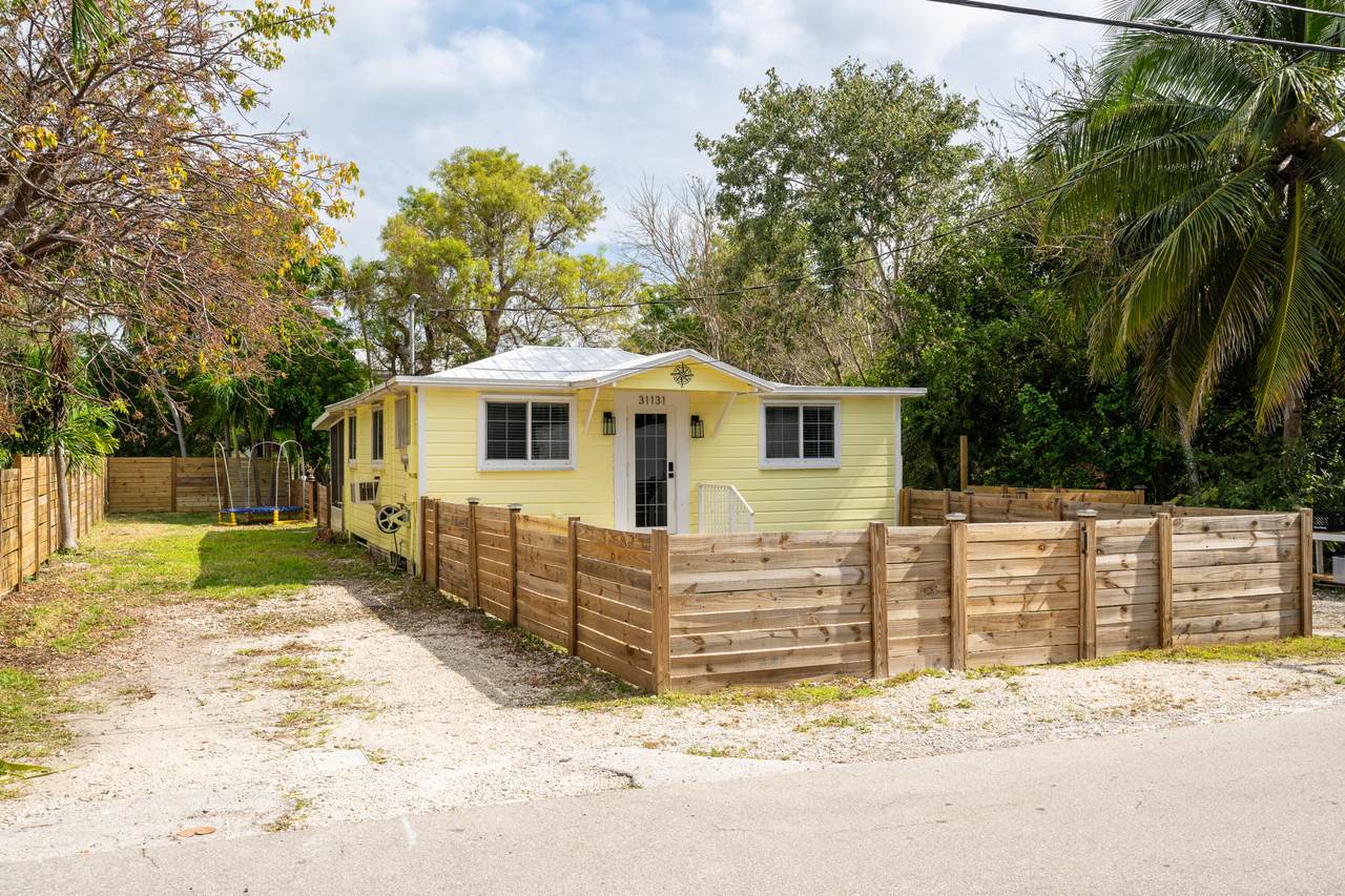 31131 Avenue D - Photo 1