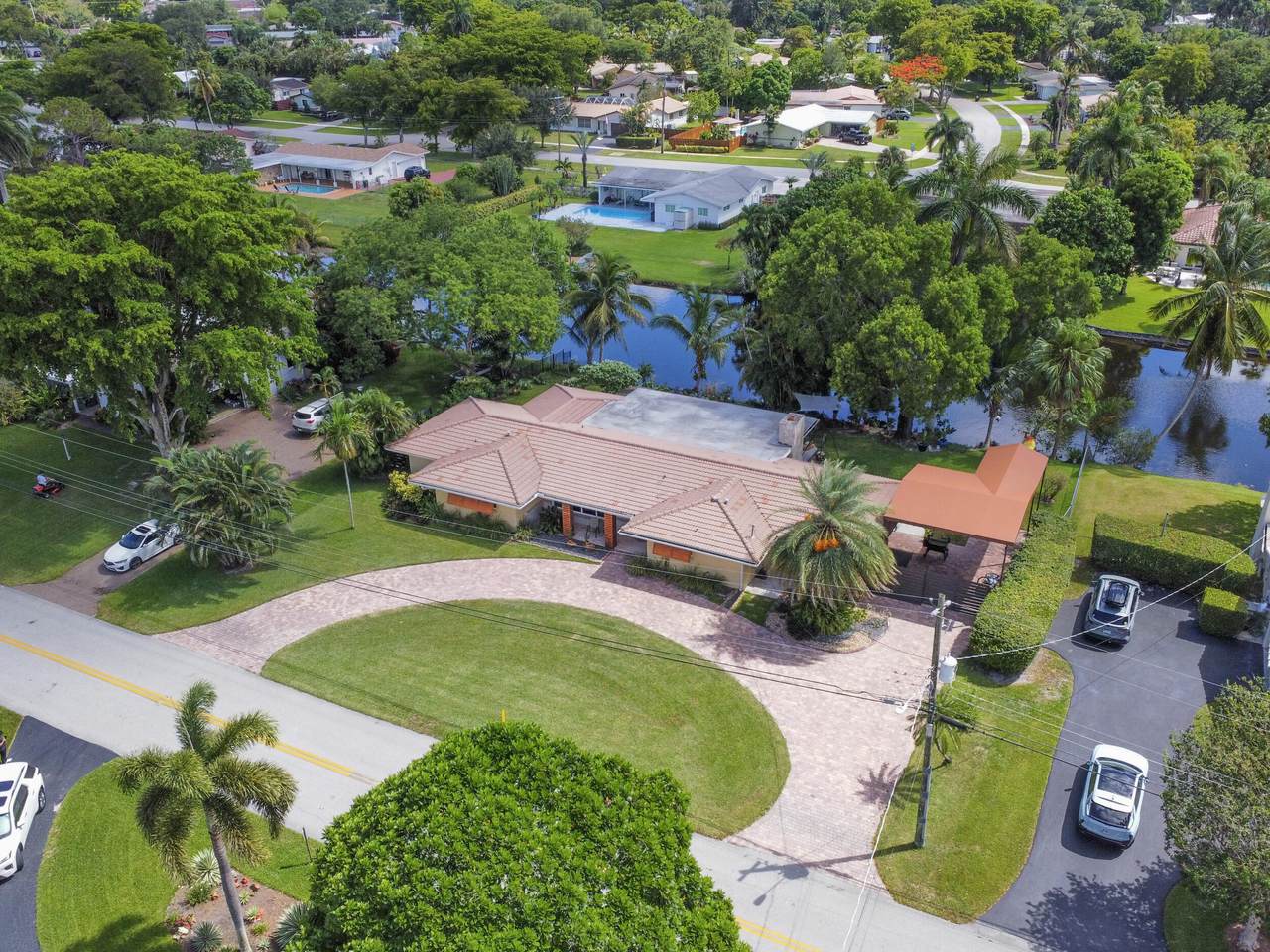 901 Tropical Way - Photo 1