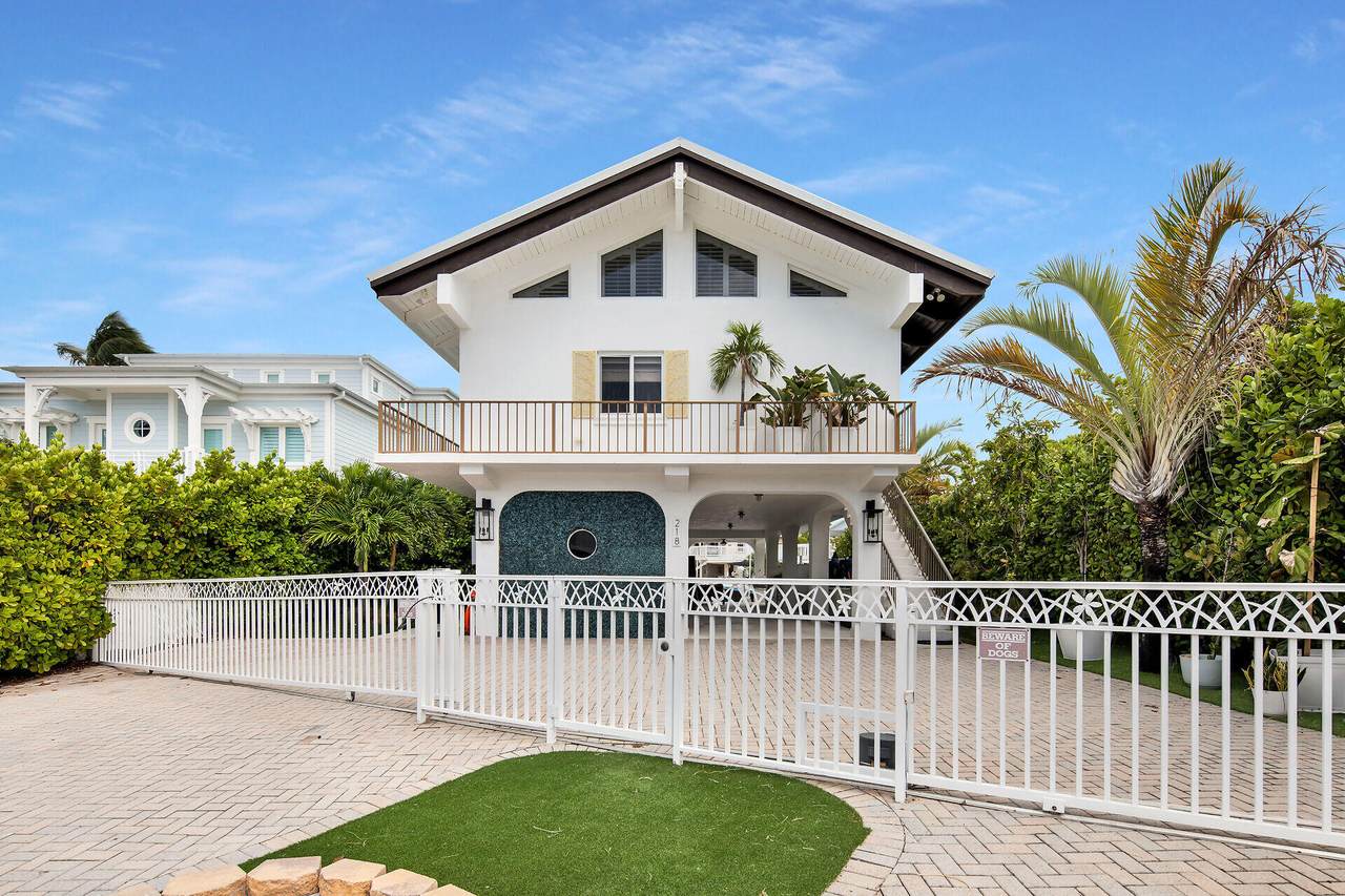 218 Aberdeen Court - Photo 1
