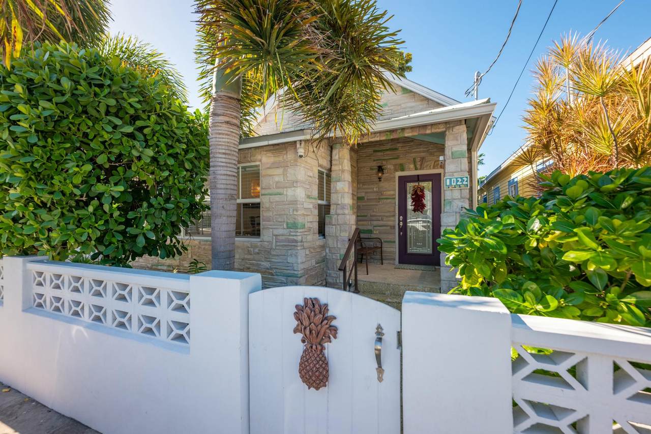 1022 Grinnell Street - Photo 1