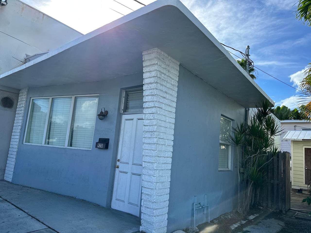 928 Truman Avenue - Photo 2