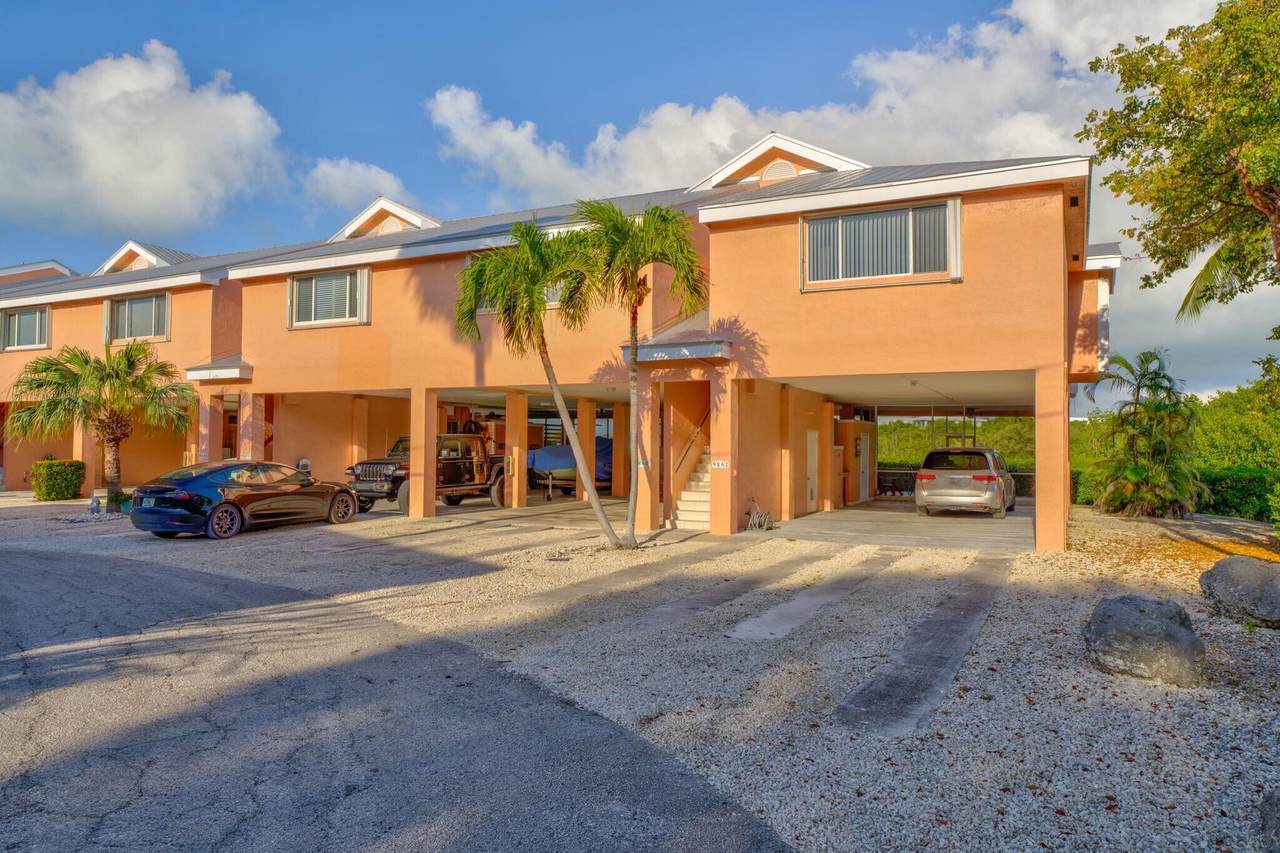 9860 Leeward Avenue - Photo 1