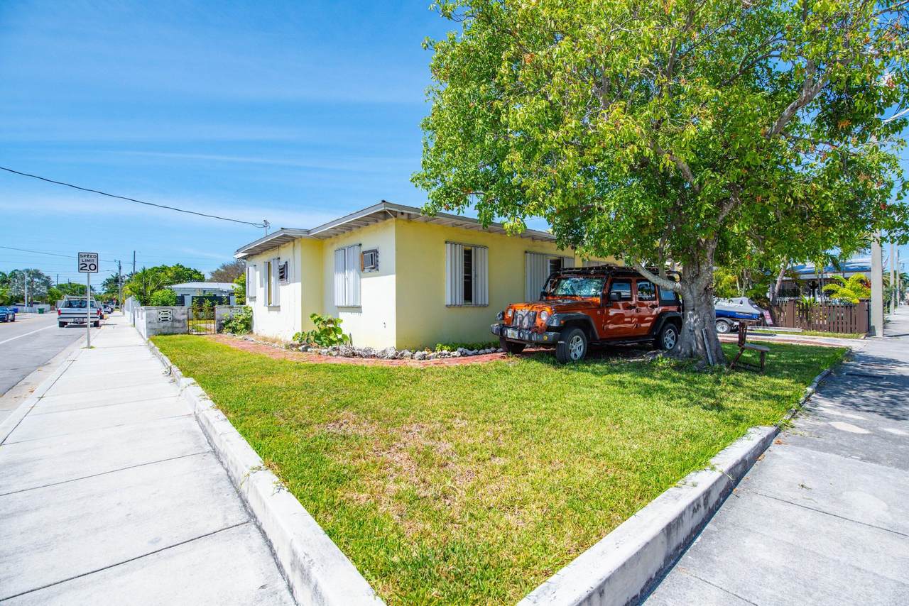 3746 Paula Avenue - Photo 1