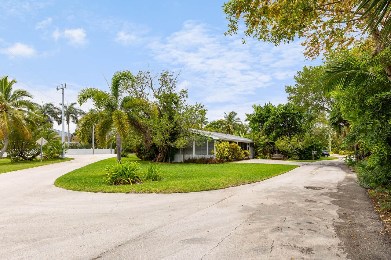 180 Sugarloaf Drive - Photo 1