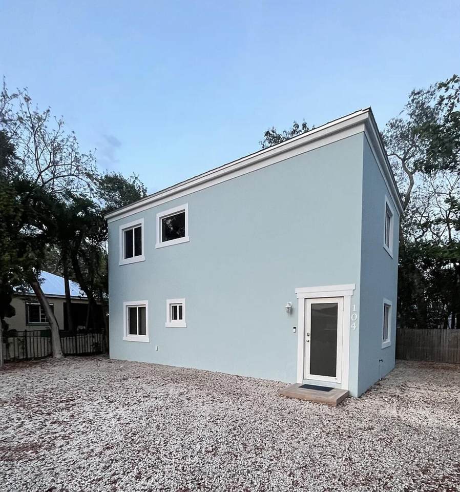 104 Poinciana Drive - Photo 1
