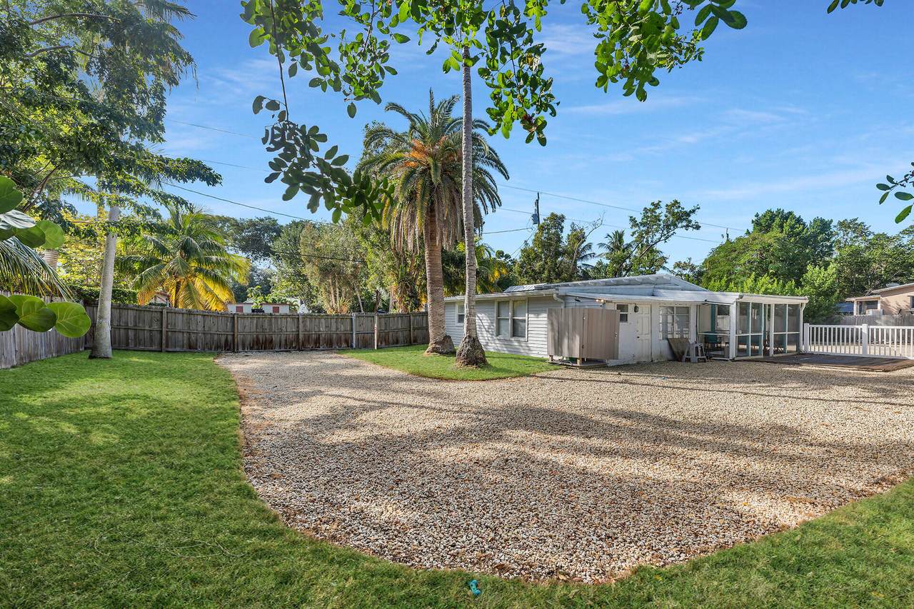28 Tarpon Avenue - Photo 1