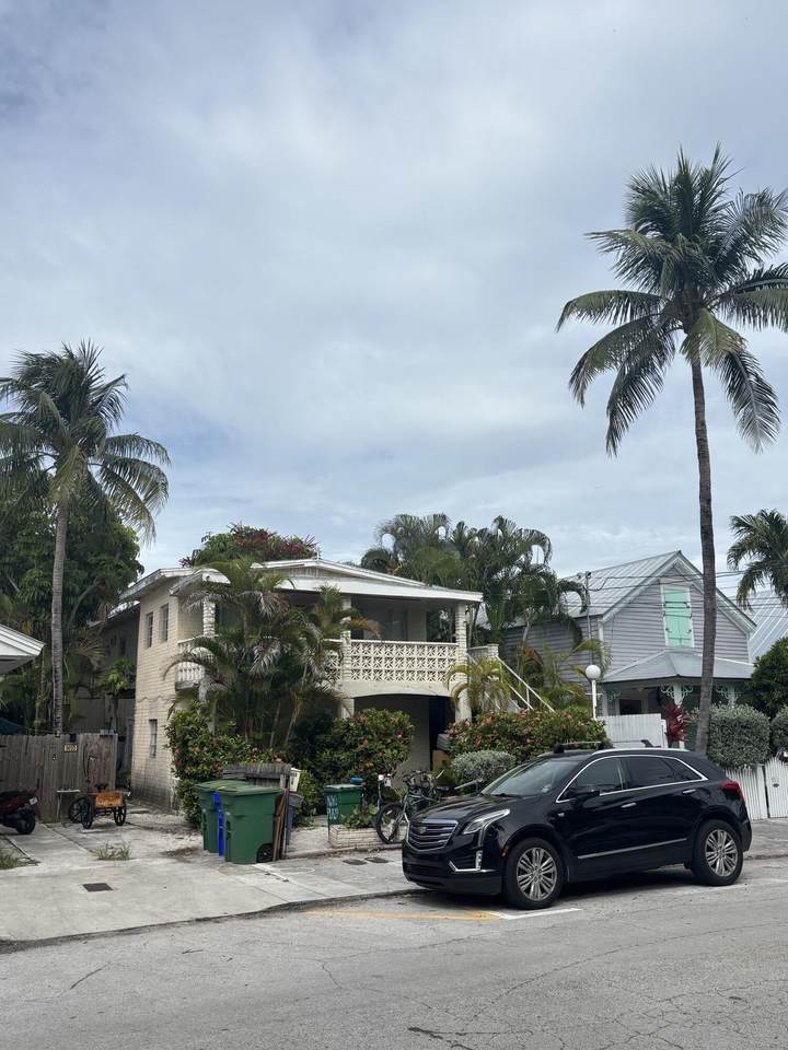 909 Grinnell Street - Photo 1