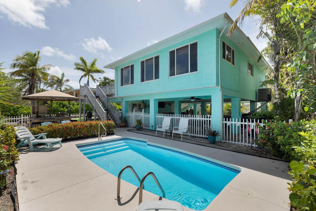 210 Bruce Court - Photo 1