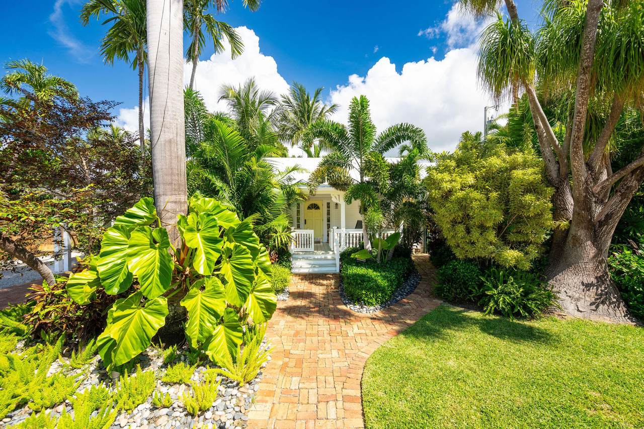 915 Washington Street - Photo 1