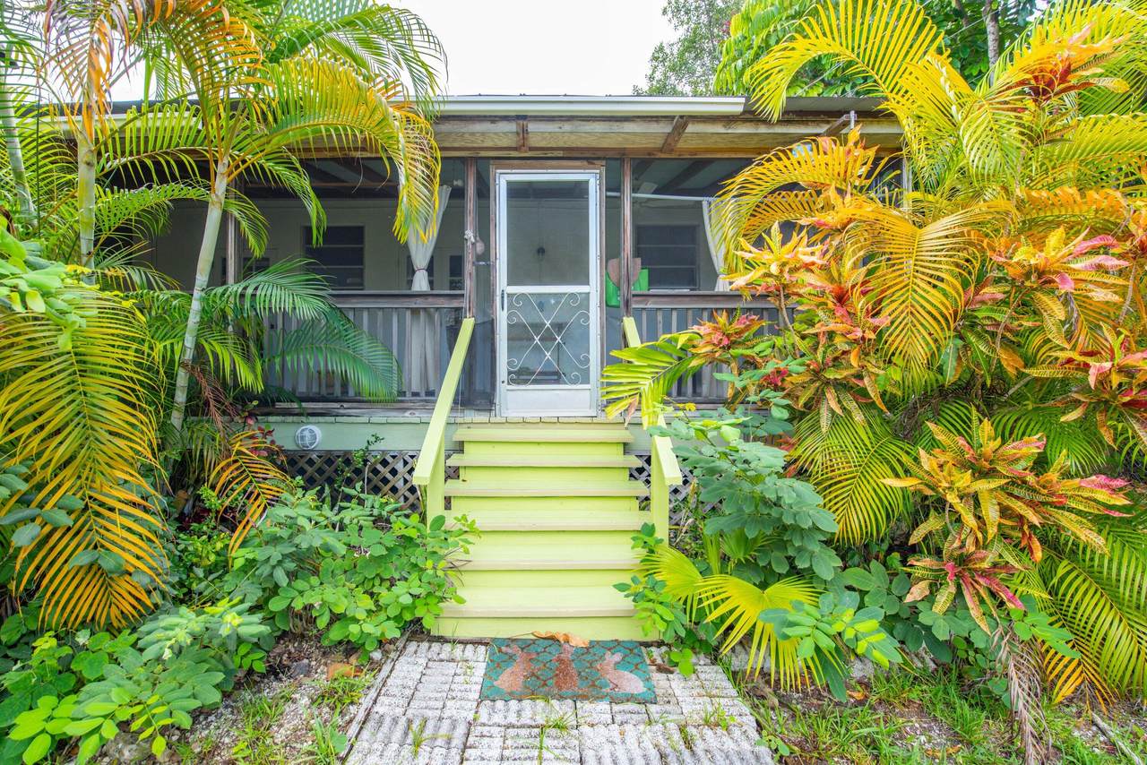 687 & 689 Crane Boulevard - Photo 1