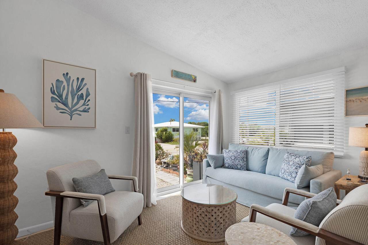 10 Clara Boulevard - Photo 1