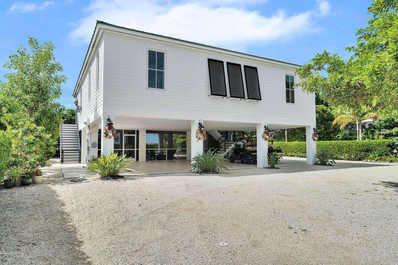 261 Seaview Drive - Photo 1