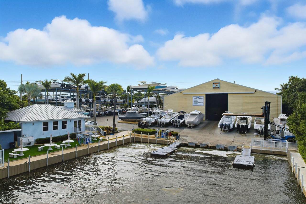  Address Not Published - Photo 1