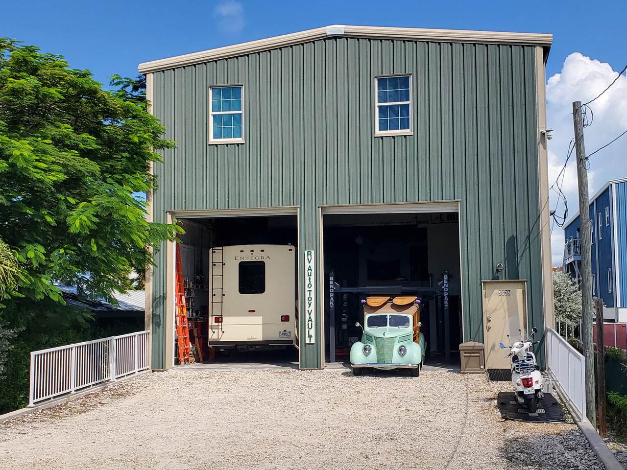 5635 Macdonald Avenue - Photo 1