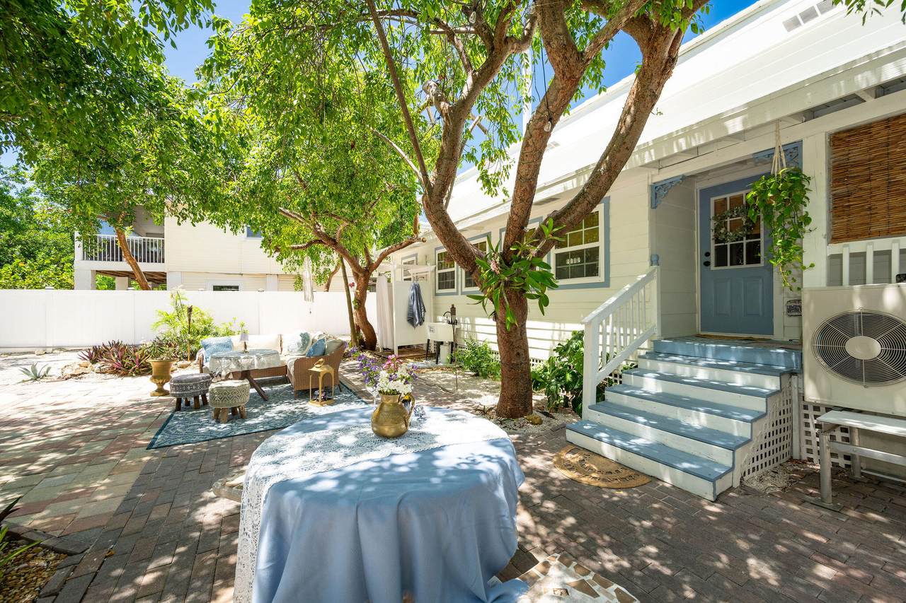 7 Barcelona Drive - Photo 1