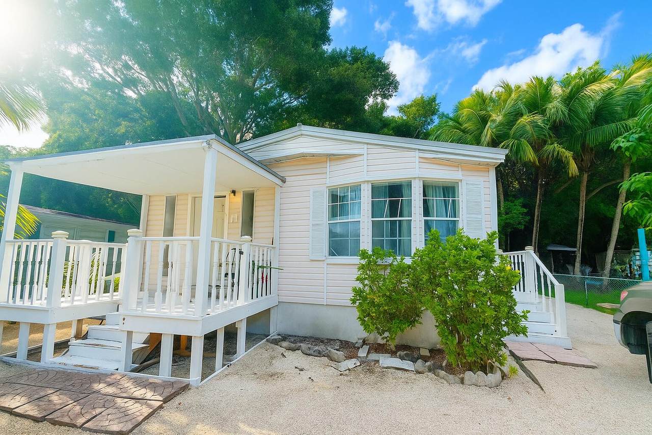 10 Oakwood Avenue Avenue - Photo 1