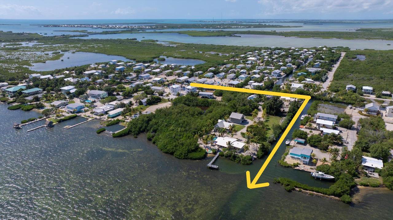 620 Barry Avenue - Photo 1