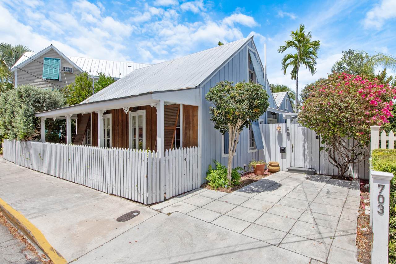 703 Elizabeth Street - Photo 1