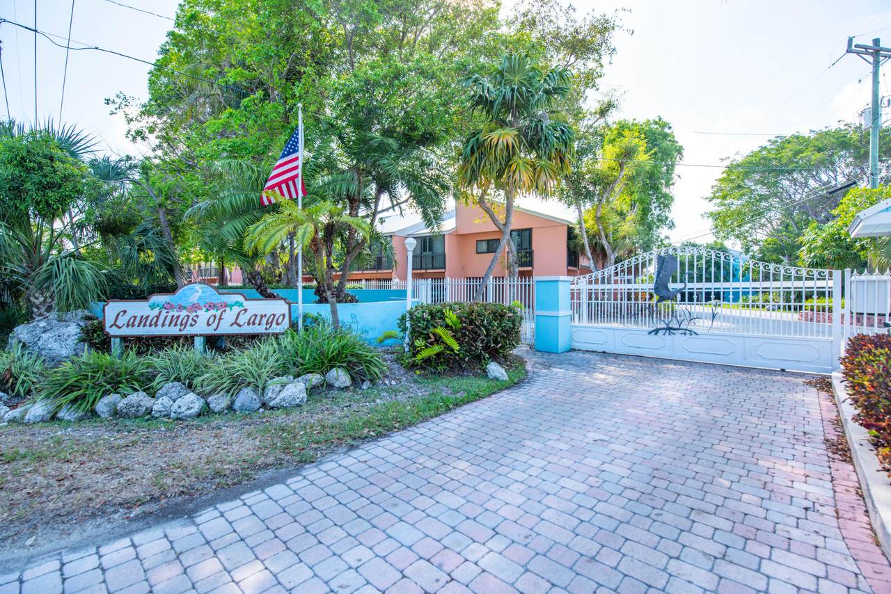 9867 Leeward Avenue - Photo 1